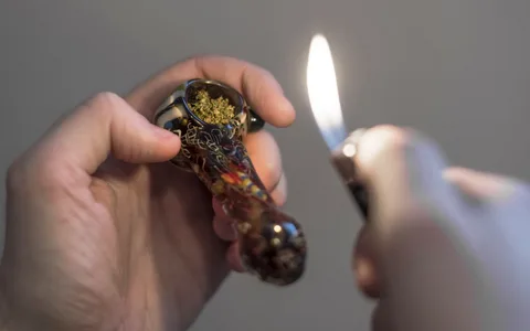 How to Smoke a Cannabis Bowl