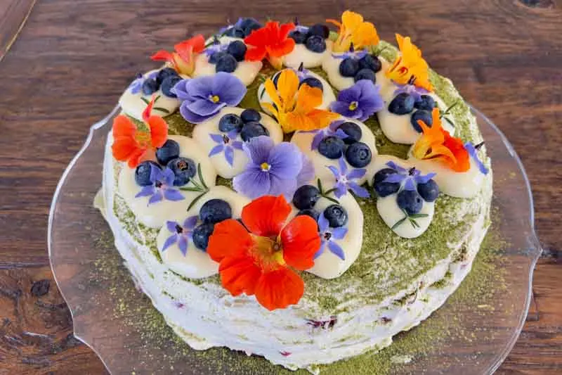 Understanding Edible Flowers in Cake Decoration